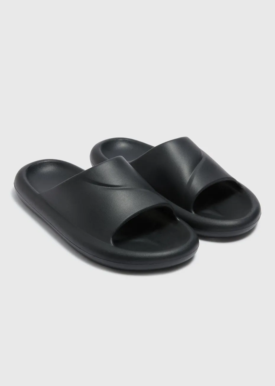 Boys Black Sliders (Younger 10/11-Older 5/6)
