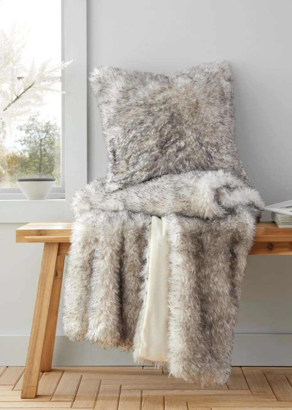Catherine Lansfield Arctic Fox Cosy Faux Fur Blanket Throw (130x170cm)