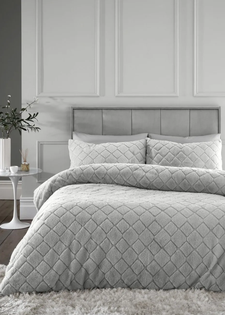 Catherine Lansfield Cosy Diamond Faux Fur Duvet Cover Set