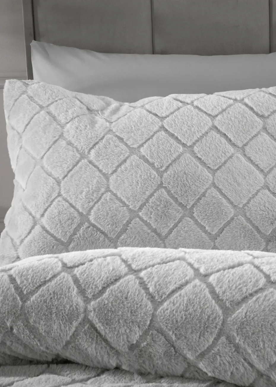 Catherine Lansfield Cosy Diamond Faux Fur Duvet Cover Set