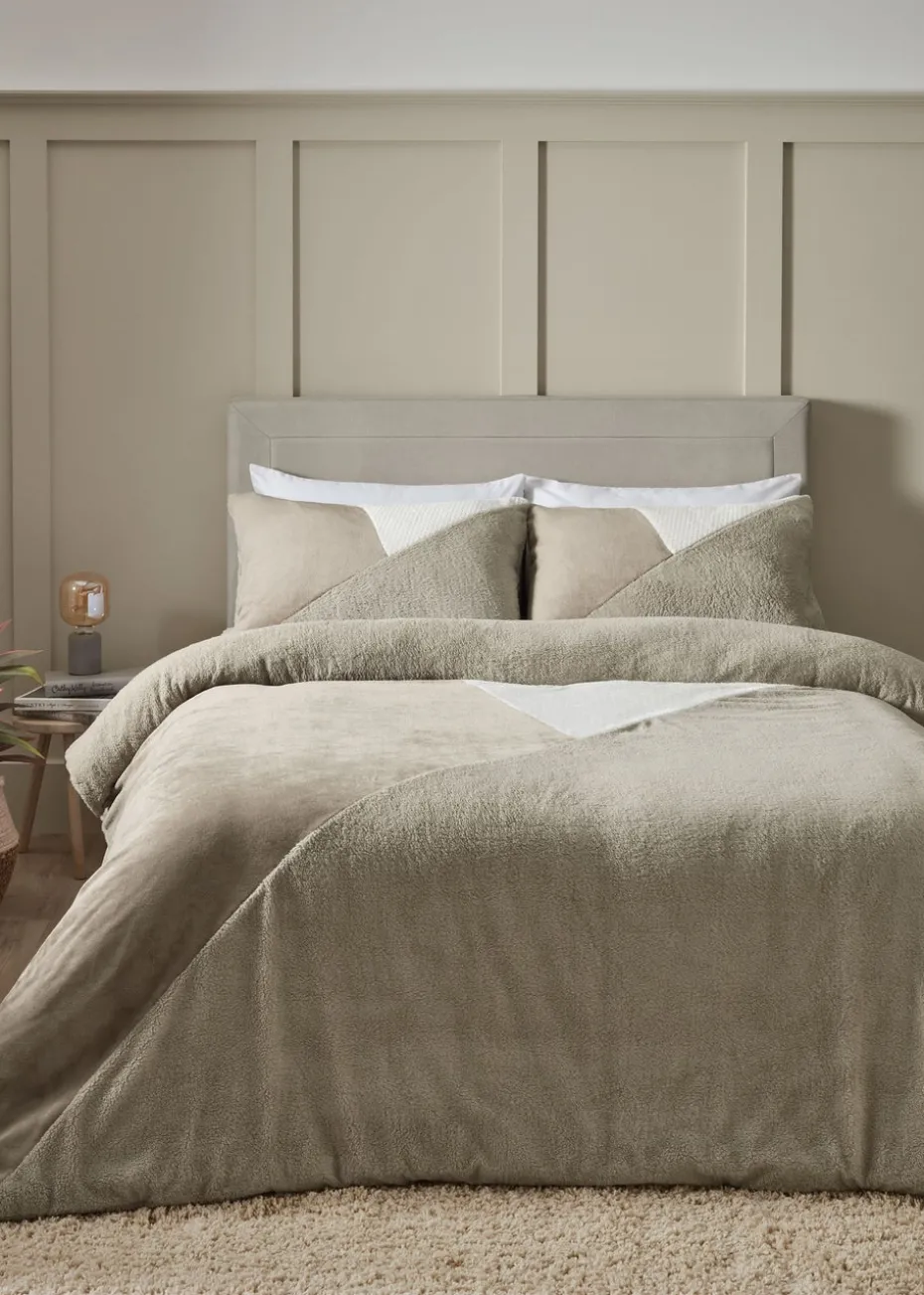 Catherine Lansfield Cosy Larsson Geo Fleece Duvet Cover Set