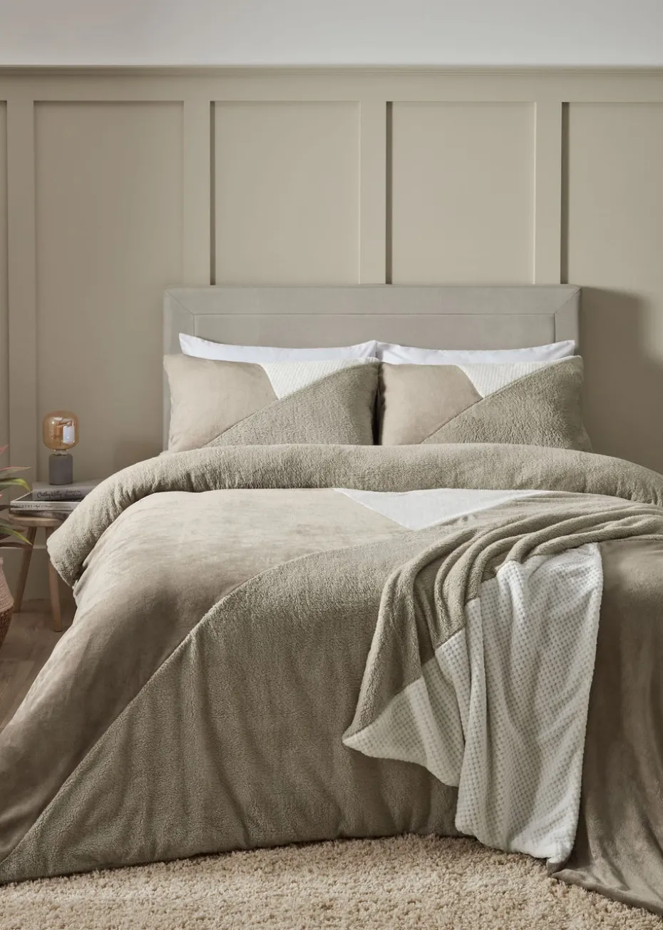 Catherine Lansfield Cosy Larsson Geo Fleece Duvet Cover Set