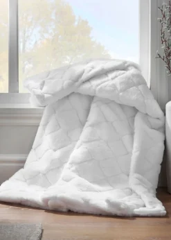 Catherine Lansfield Cosy Diamond Soft 130x170cm Blanket Throw