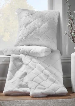 Catherine Lansfield Cosy Diamond Soft 130x170cm Blanket Throw