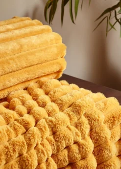 Catherine Lansfield Cosy Ribbed Faux Fur Soft Blanket Throw (130x170 cm)