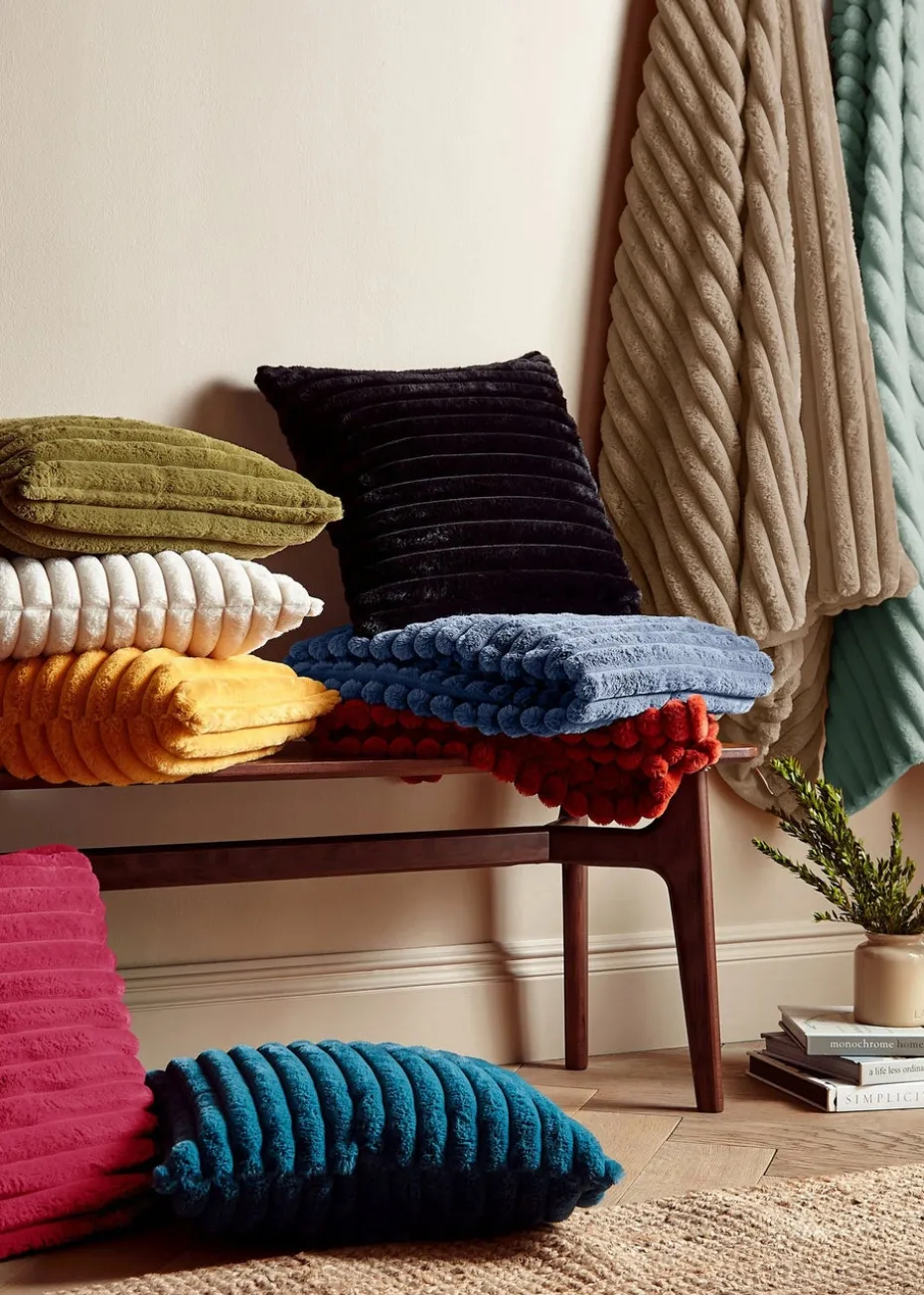 Catherine Lansfield Cosy Ribbed Faux Fur Soft Blanket Throw (130x170 cm)