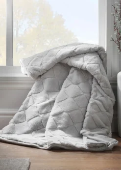 Catherine Lansfield Cosy Diamond Soft 130x170cm Blanket Throw