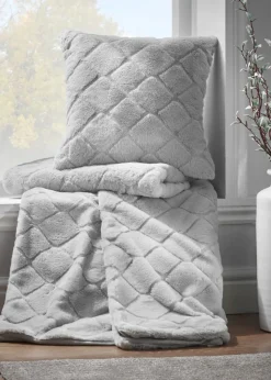 Catherine Lansfield Cosy Diamond Soft 130x170cm Blanket Throw