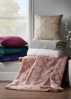 Catherine Lansfield Cosy Diamond Soft 130x170cm Blanket Throw
