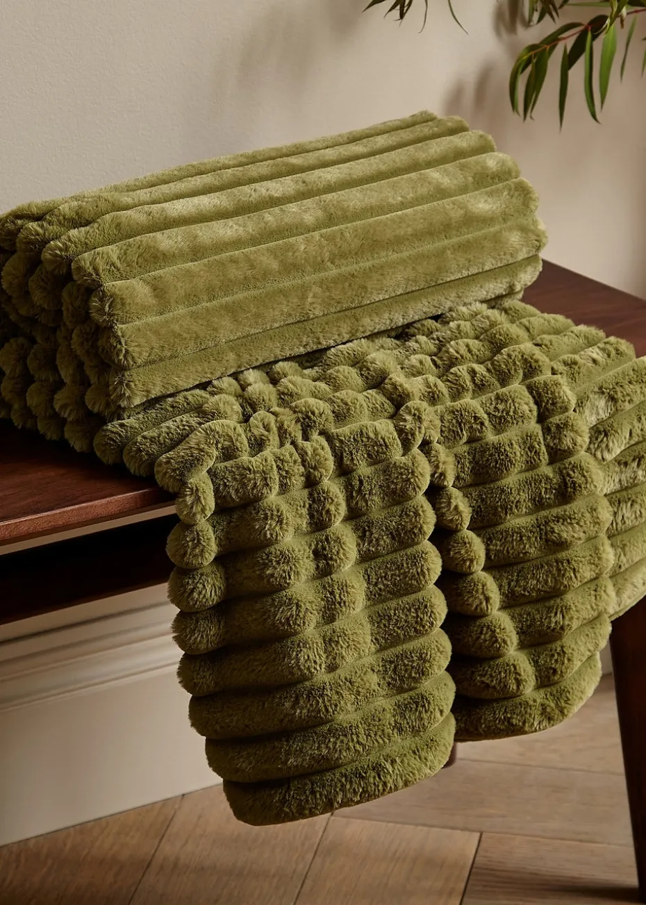 Catherine Lansfield Cosy Ribbed Faux Fur Soft Blanket Throw (130x170 cm)