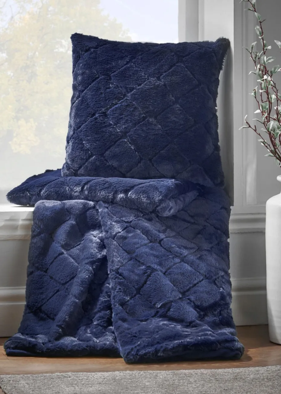 Catherine Lansfield Cosy Diamond Soft 130x170cm Blanket Throw