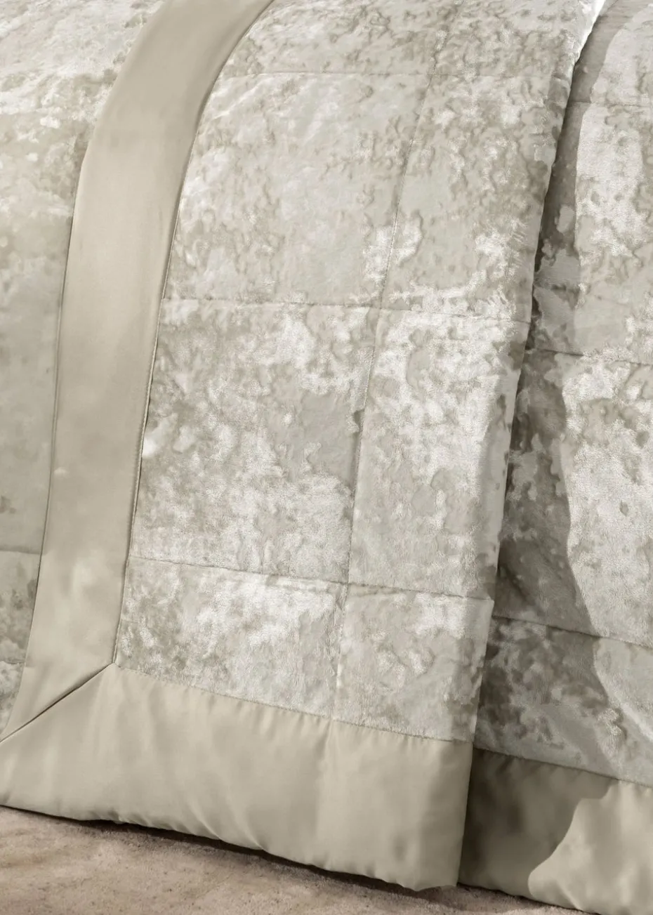 Catherine Lansfield Crushed Velvet Quilted Bedspread (220x220cm)