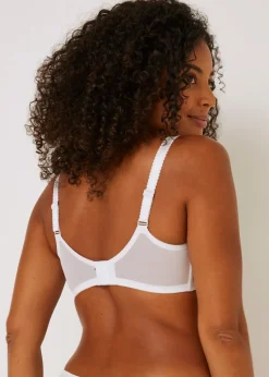 DD+ White Lace Stretch Bra
