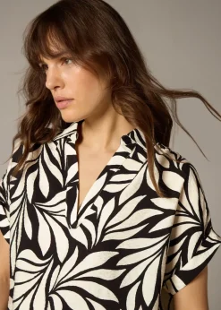 Et Vous Black Mono Palm Airflow Collared V-Neck Blouse