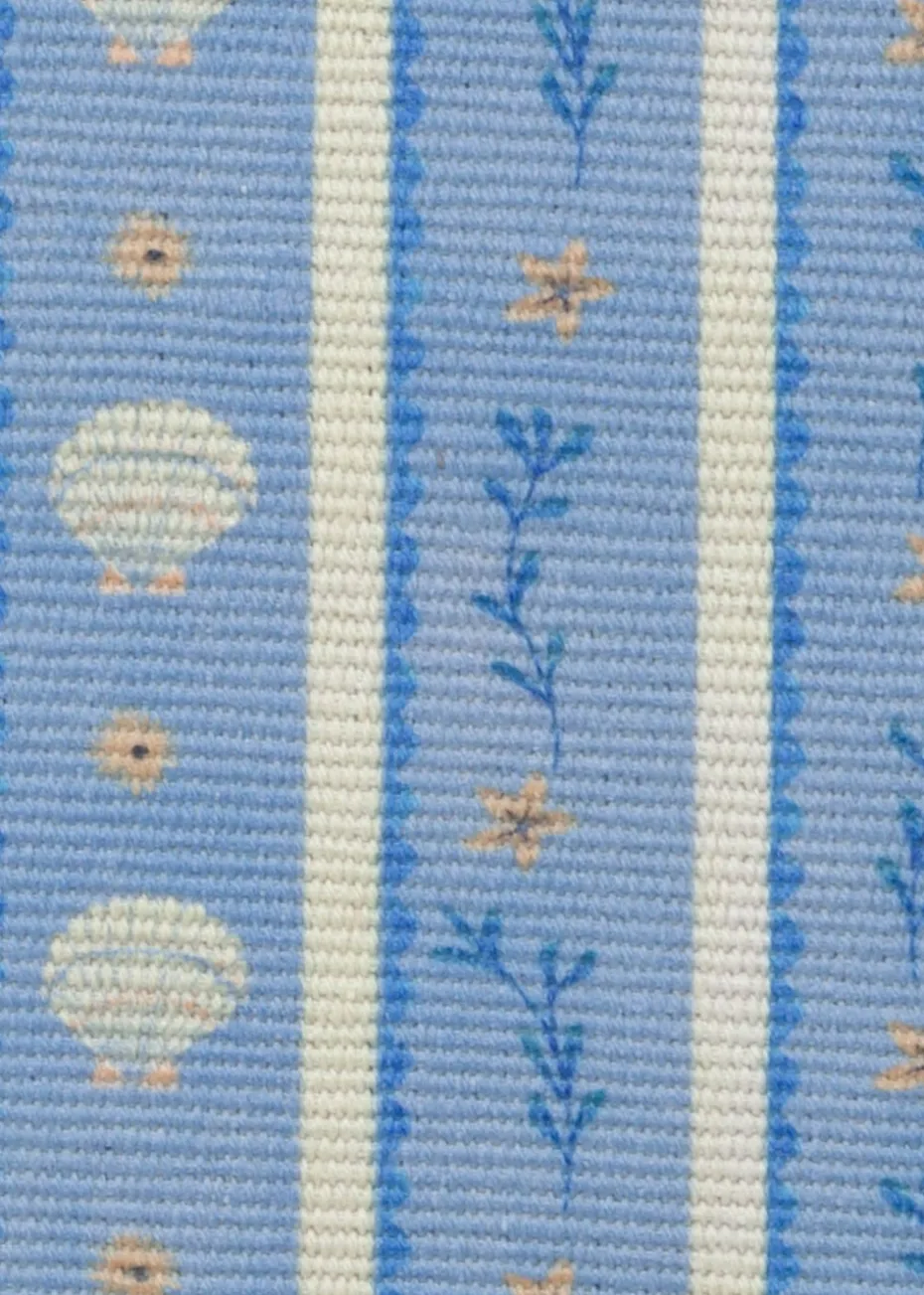 furn. Blue Sea Shells Indoor/Outdoor Table Runner