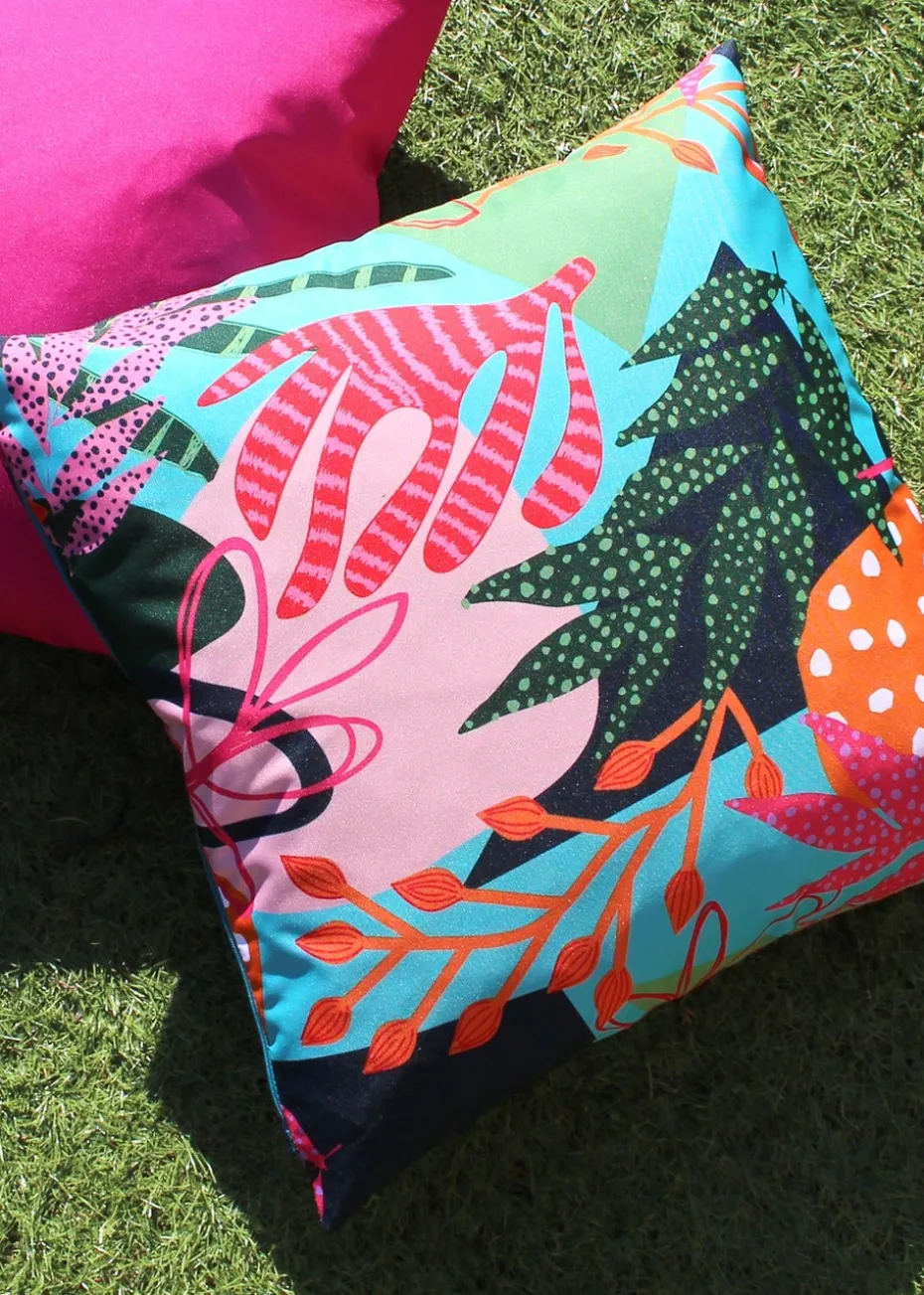 furn. Coralina Outdoor Filled Cushion (43cm x 43cm x 8cm)