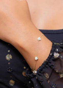 Golden Moments 9ct Yellow Gold 3 x 6mm Mother of Pearls Heart Petals Bracelet
