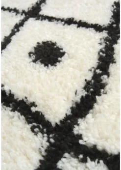 Homemaker White Snug Shaggy Diamond Rug