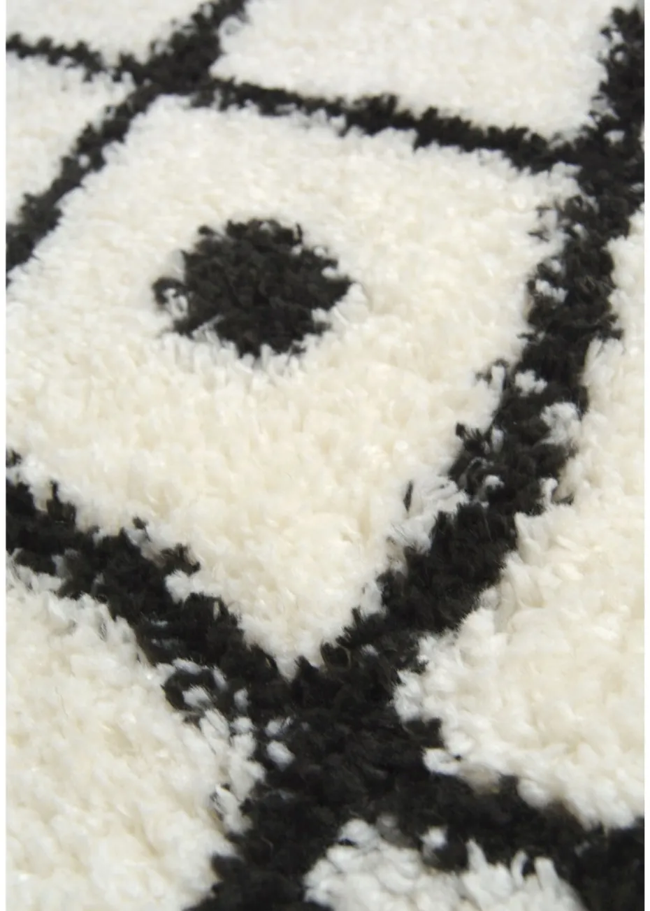 Homemaker White Snug Shaggy Diamond Rug
