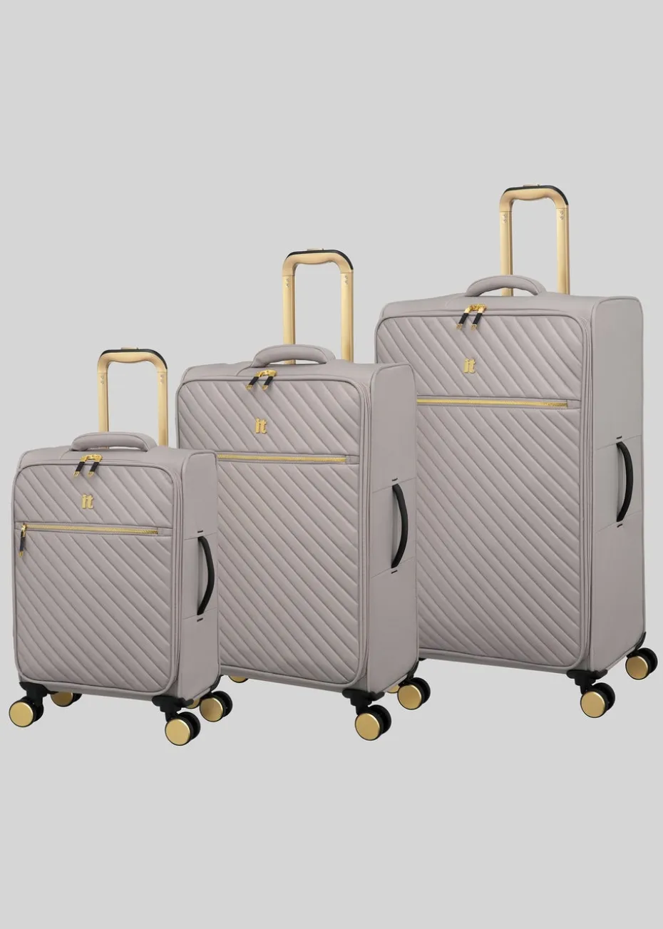 IT Luggage Desirable Sand Suitcase
