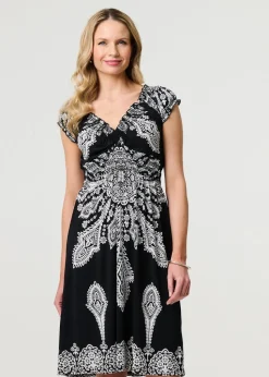 Izabel London Black Printed Shirred Cap Sleeve Knee Length Dress