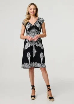 Izabel London Black Printed Shirred Cap Sleeve Knee Length Dress