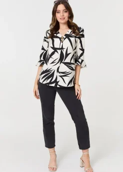 Izabel London Black Printed Relaxed V Neck 3/4 Sleeve Blouse
