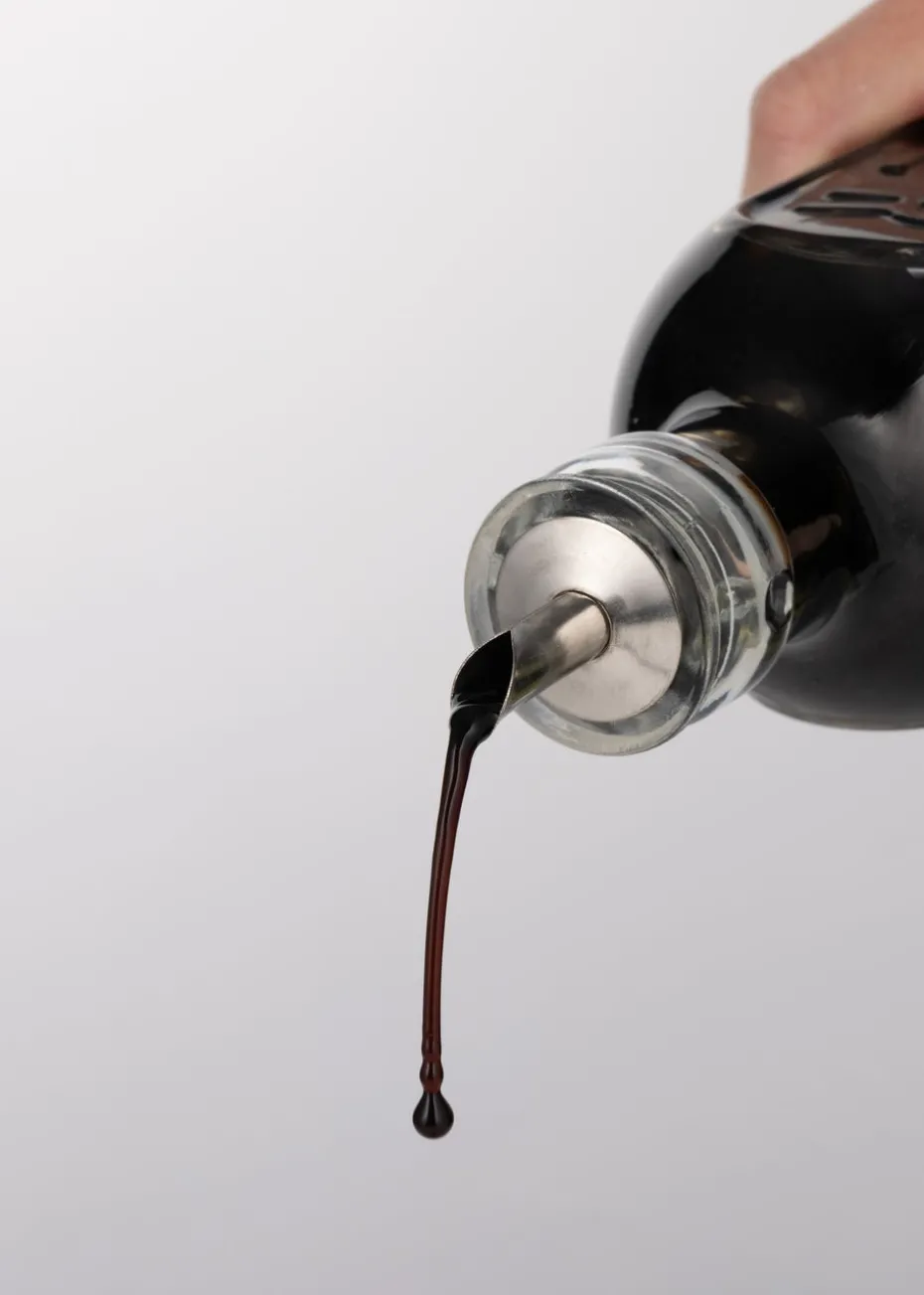 Kilner Set of 2 Oil Bottles & Metal Rack (600ml)