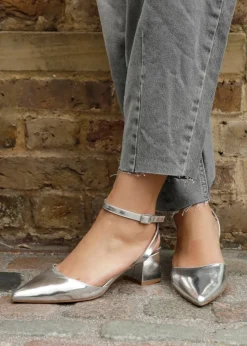 Linzi Suzy Wide Fit Silver Faux Leather Court Heel