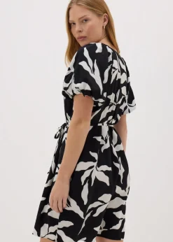 Papaya Petite Black Leaf Puff Sleeve Mini Dress