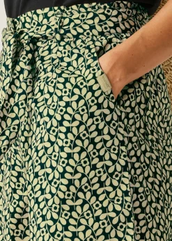 Regatta Jasmine Flower Black Orla Summer II Shorts