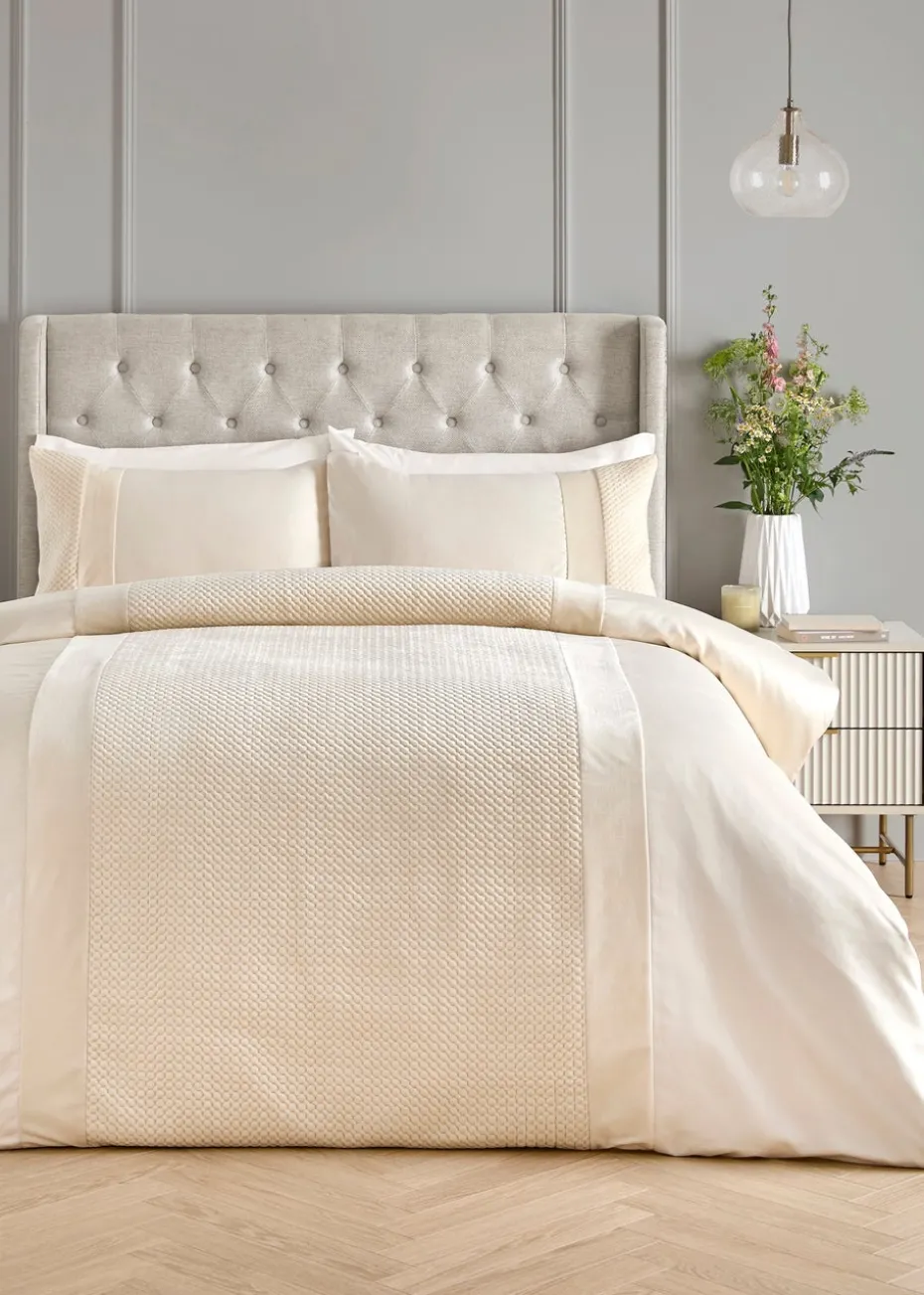 Soiree Iras Velvet Natural Duvet Cover Set
