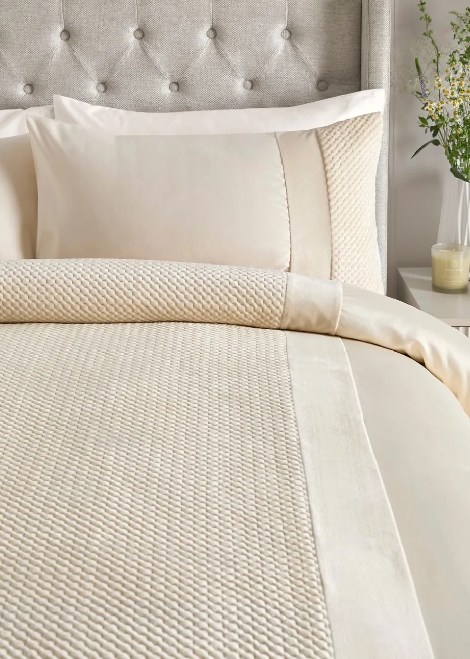 Soiree Iras Velvet Natural Duvet Cover Set