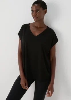 Souluxe Black V Neck T Shirt