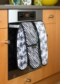 Summerhouse by Navigate Black & White Madagascar Oven Gloves
