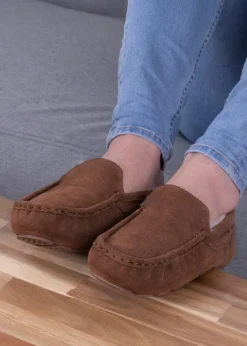 Totes Isotoner Tan Real Suede With Closed Stitch Moccasin Slipper