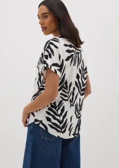 White Monochrome Leaf Pocket Box Top