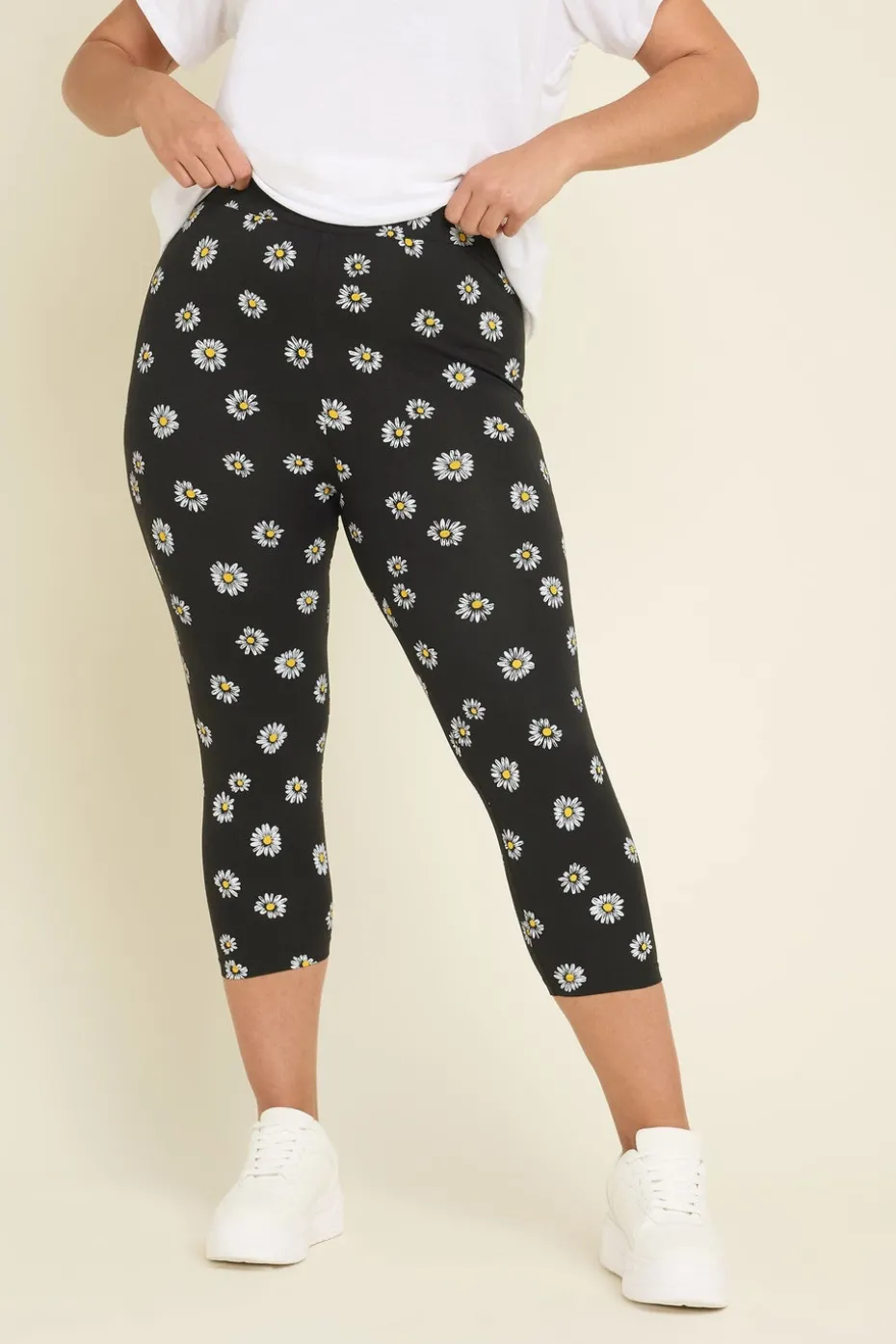 Yours 2 Pack Curve Black Daisy Print Cropped Leggings