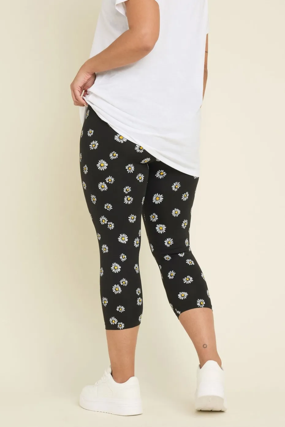 Yours 2 Pack Curve Black Daisy Print Cropped Leggings