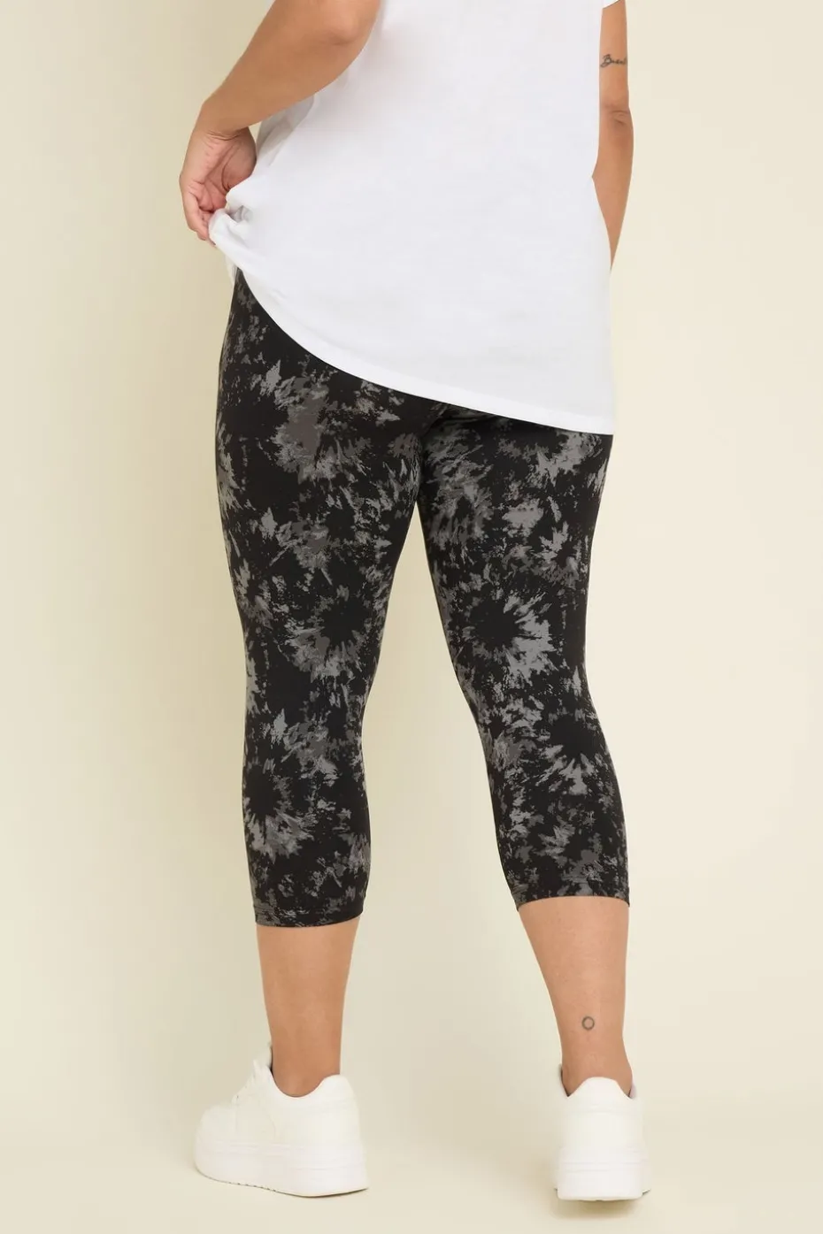 Yours 2 Pack Multi Colour Curve Grey Tie Dye Cropped Leggings