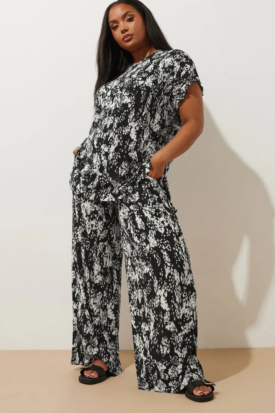 Yours Curve Black Abstract Print Plisse Top