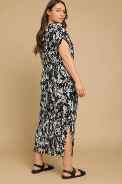 Yours Curve Black Abstract Print Plisse Maxi Dress