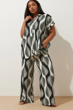 Yours Curve Black & White Leaf Print Textured Shirt