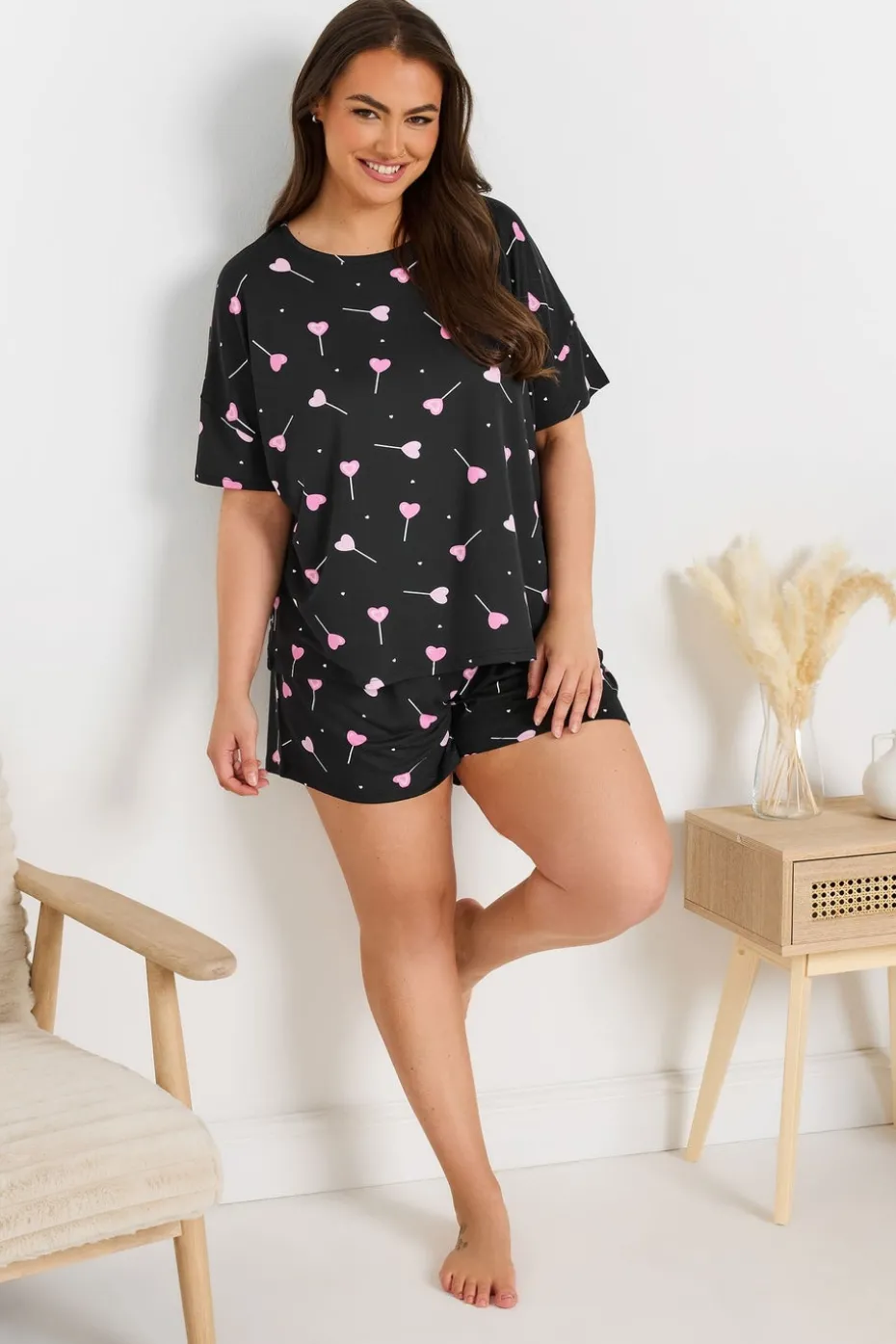 Yours Curve Black Heart Lollipop Short Pyjama Set