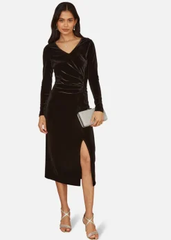 Yumi Black Velvet V Neck Fitted Ruched Midi Dress