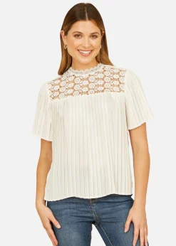Yumi White Lace Panel Pleated Short Sleeve Top